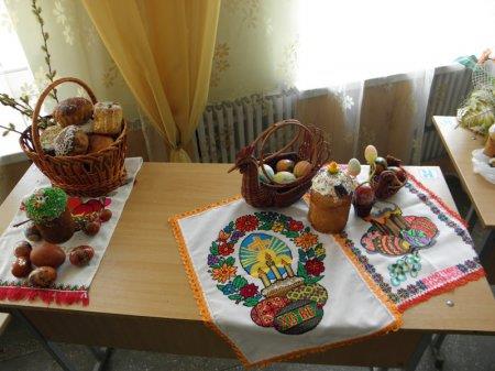 Виставка пасхальних композицій в колегіумі