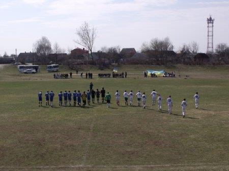 Футбол 12 квітня 2012 року