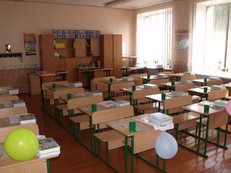 На ваших дітей чекають затишні, оновлені та сучасно облаштовані класні кімнати, кабінет початкових класів, ігрова кімната