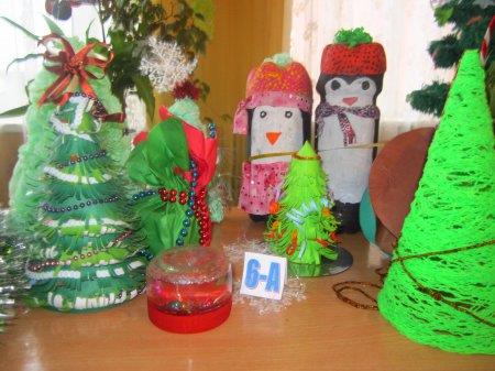 Виставка новорічних прикрас