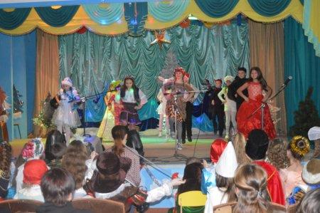 Новорічні ранки у початковій школі продовжуються