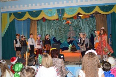 Новорічні ранки у початковій школі продовжуються