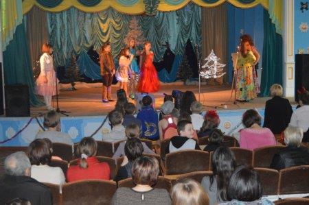 Новорічні свята для учнів середньої школи