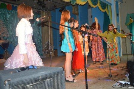 Новорічні свята для учнів середньої школи