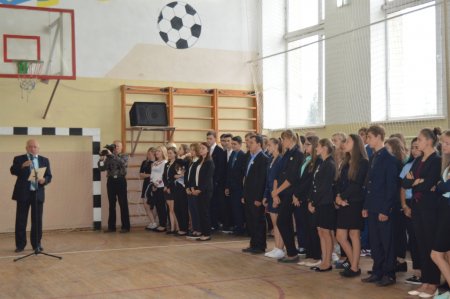 перша загальношкільна лінійка