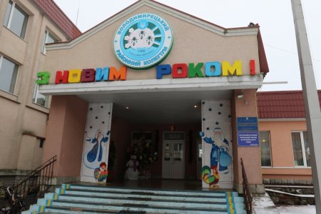 НОВОРІЧНІ СВЯТА ДЛЯ УЧНІВ СЕРЕДНЬОЇ ШКОЛИ