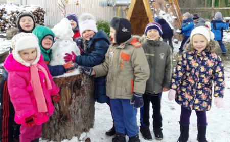 «Білі мухи налетіли – все подвір’я стало білим»