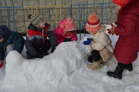 «Білі мухи налетіли – все подвір’я стало білим»