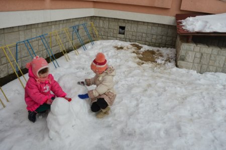«Білі мухи налетіли – все подвір’я стало білим»
