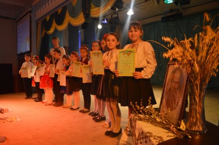 Літературно-мистецька композиція "Вінок Шевченкові сплітаємо із віршів"