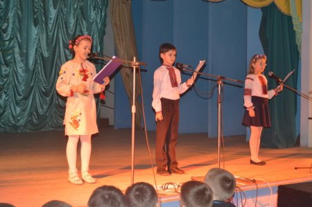 Літературно-мистецька композиція "Вінок Шевченкові сплітаємо із віршів"