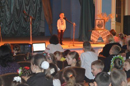 Літературно-мистецька композиція "Вінок Шевченкові сплітаємо із віршів"