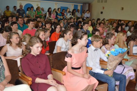 УРОЧИСТЕ ВРУЧЕННЯ СВІДОЦТВ ПРО ОСВІТУ УЧНЯМ 9 КЛАСІВ