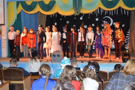 НОВОРІЧНІ СВЯТА ДЛЯ УЧНІВ СЕРЕДНЬОЇ ШКОЛИ