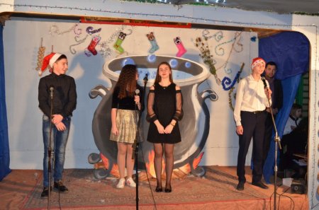 НОВОРІЧНІ СВЯТА ДЛЯ УЧНІВ СЕРЕДНЬОЇ ШКОЛИ