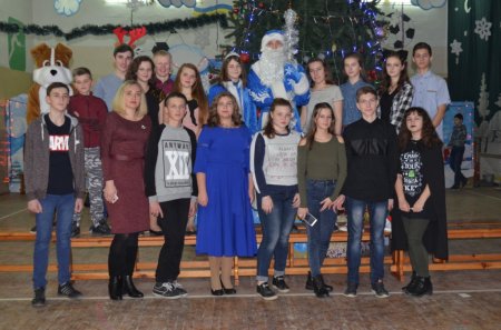 НОВОРІЧНІ СВЯТА ДЛЯ УЧНІВ СЕРЕДНЬОЇ ШКОЛИ
