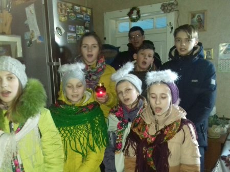 Пластуни колядують