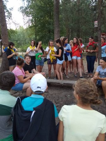 ПЕРШИЙ  ДЕНЬ РОБОТИ НАМЕТОВОГО ТАБОРУ "ПОЛІГЛОТ" ДЛЯ УЧНІВ 10-11 КЛАСІВ