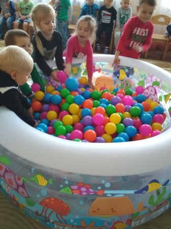 Позитивний вплив ігор із сухим басейном на розвиток дітей.