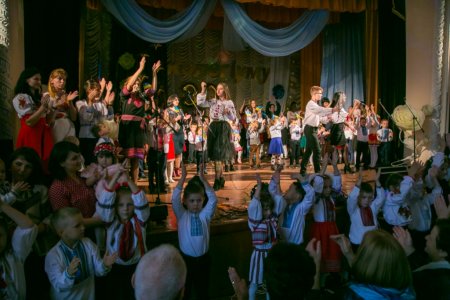 Першокласники НУШ привітали заклад