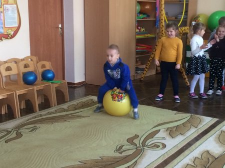"Весела естафета"