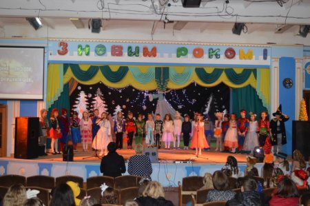 НОВОРІЧНІ РАНКИ У ПОЧАТКОВІЙ ШКОЛІ