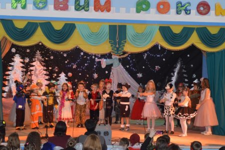 НОВОРІЧНІ РАНКИ У ПОЧАТКОВІЙ ШКОЛІ