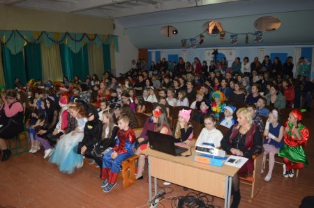 НОВОРІЧНІ РАНКИ У ПОЧАТКОВІЙ ШКОЛІ