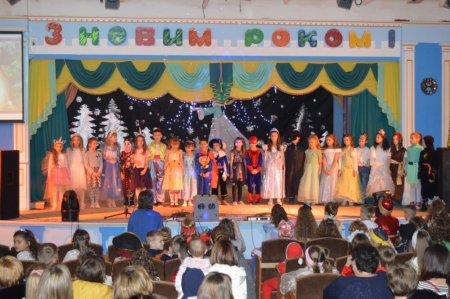 НОВОРІЧНІ РАНКИ У ПОЧАТКОВІЙ ШКОЛІ
