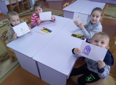 в старшій групі «Квіточки» відбулося заняття на тему: «День Соборності України». 