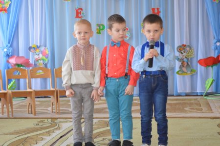 У дошкільних групах «Вулик»  пройшли ранки, присвячені 8 Березня!