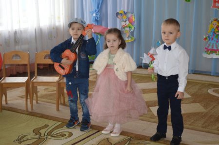 У дошкільних групах «Вулик»  пройшли ранки, присвячені 8 Березня!