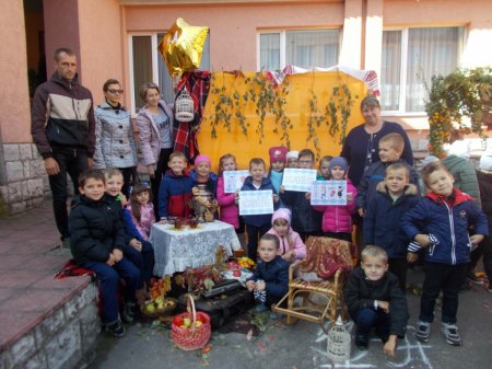 Осінні фотозони від першокласників НУШ