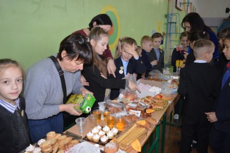 Благодійний ярмарок у початковій школі