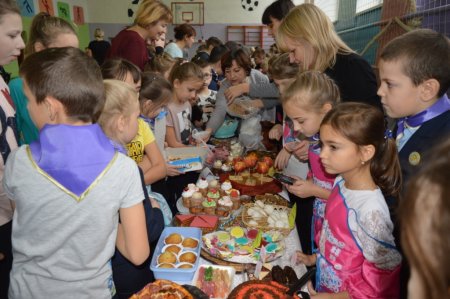 Благодійний ярмарок у початковій школі