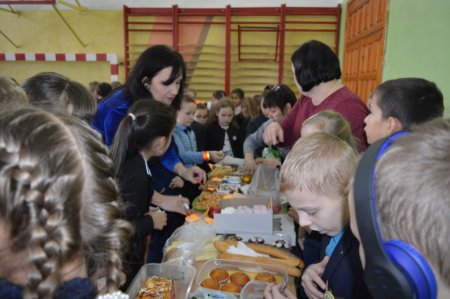 Благодійний ярмарок у початковій школі