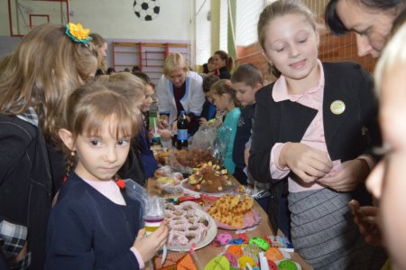 Благодійний ярмарок у початковій школі
