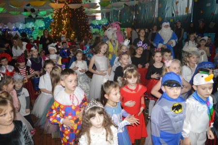 Новорічне свято для учнів початкової школи