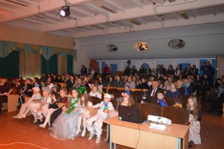 Новорічне свято для учнів початкової школи