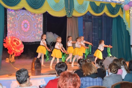 Святковий концерт "Жінкам з любов'ю"