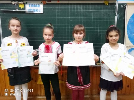 Новорічна ялинка і олімпіада "На урок"