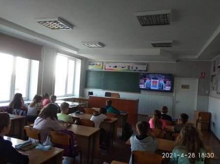 Класна година  приурочена 35-им роковинам Чорнобильської катастрофи.