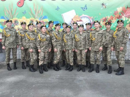 15 чарівних дівчат у військово-спортивному профілі!