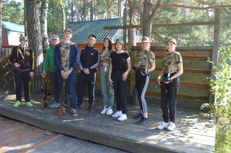 Навчально-польові збори учнів військово-спортивного профілю.