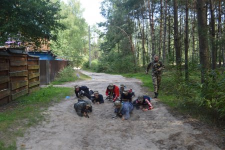 Навчально-польові збори учнів військово-спортивного профілю.