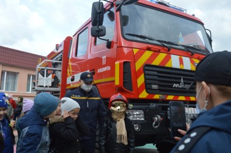 Урок з поліцейським та рятувальником