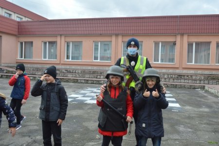 Урок з поліцейським та рятувальником