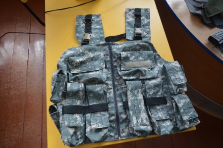 Розвантажувальні жилети