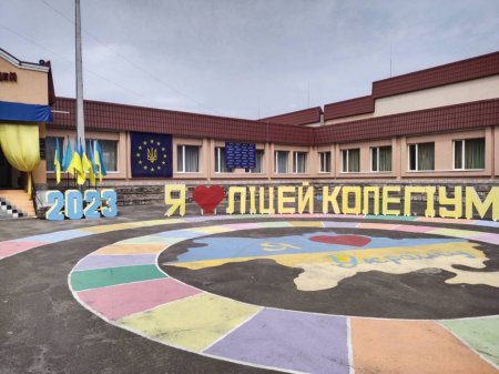 Вручення свідоцтв учням 9-х класів