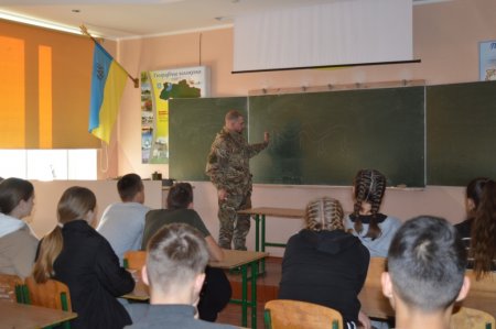 Заняття з представниками військової частини